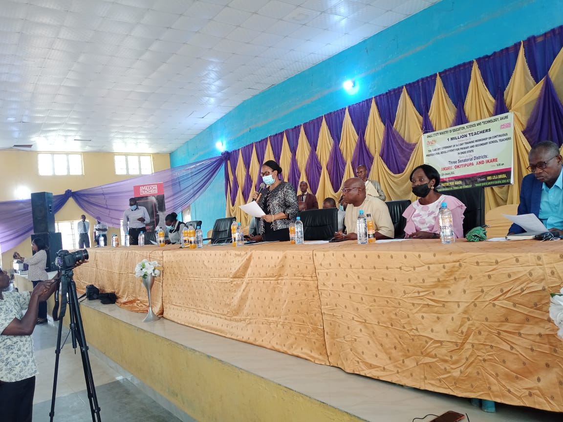 1MTeachers's tweet photo. 1MT Collaborates with Ondo State Government to Train 𝟭𝟬,𝟬𝟬𝟬 Teachers.

On Wednesday, January 19, 2022, 1MT and the Ondo State Ministry of Education began the implementation of their collaboration to train 𝟭𝟬,𝟬𝟬𝟬 teachers in Ondo State, Nigeria! https://t.co/fcBUhaOypu