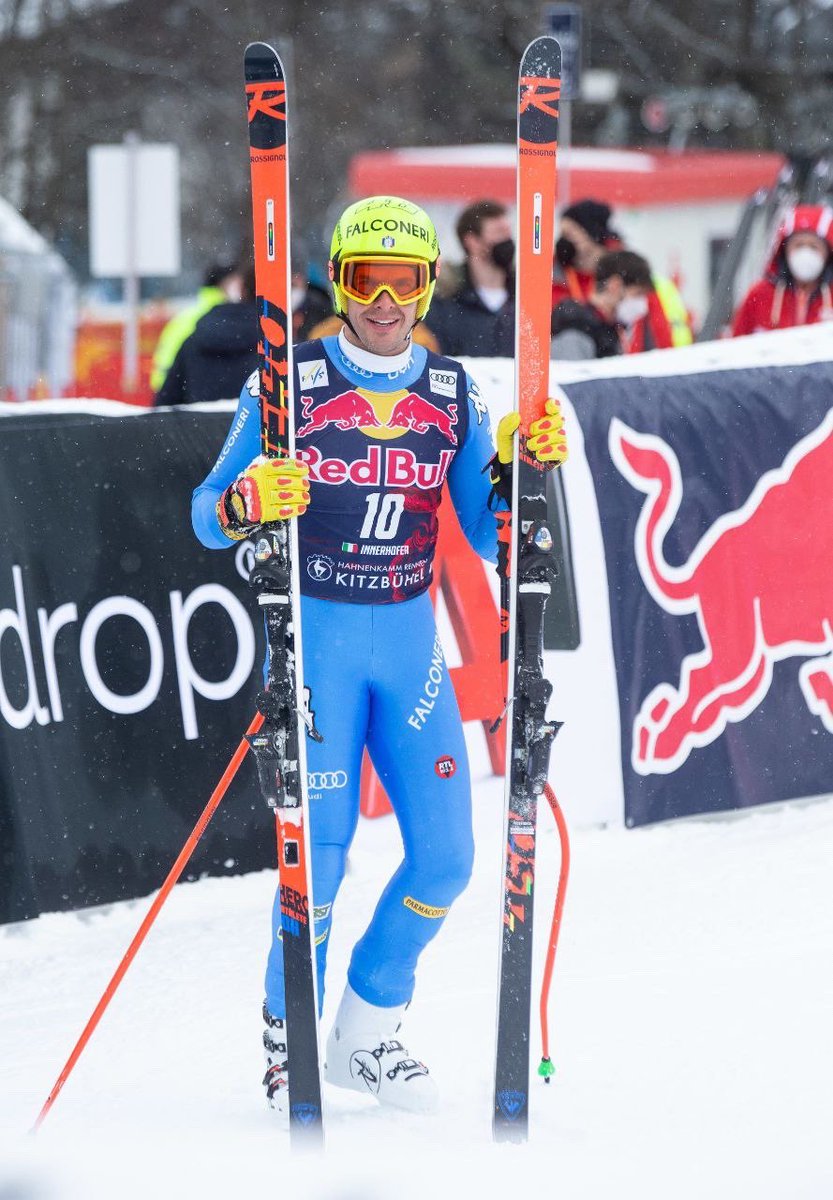 MotoGP's tweet image. Not only a #MotoGP Legend and motorsport icon, @valeyellow46 is an idol for other athletes too  🙌

Italian skier Christof Innerhofer is competing this weekend at #FISAlpine with a VR46 tribute helmet ⛷ 🇮🇹