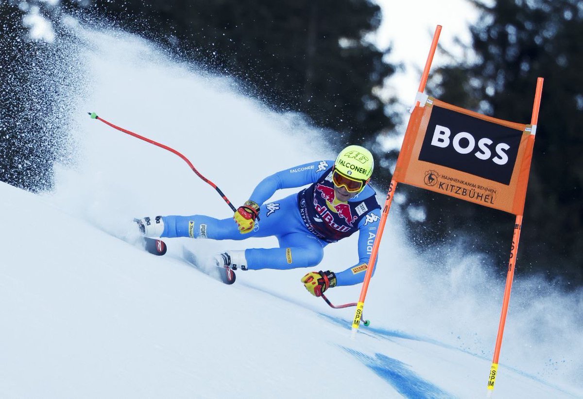 MotoGP's tweet image. Not only a #MotoGP Legend and motorsport icon, @valeyellow46 is an idol for other athletes too  🙌

Italian skier Christof Innerhofer is competing this weekend at #FISAlpine with a VR46 tribute helmet ⛷ 🇮🇹