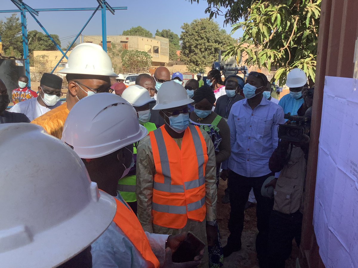 Content de ma visite ce matin des travaux de transfert de la station de pompage de Bacodjicoroni vers Djicoroni para en vue d’améliorer la desserte de la rive gauche en eau potable. Ce transfert de la vieille station de Bacodjicoroni fait économiser à l’Etat près de 3 milliards.
