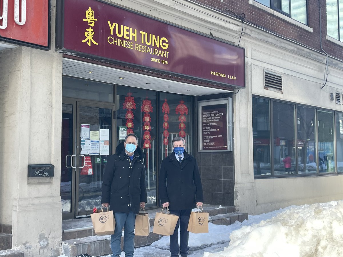 JohnTory's tweet photo. It's crucial that we keep supporting local restaurants throughout this pandemic.

Today, I stopped by family-run restaurant, Yueh Tung, near City Hall with @DenzilMW to grab takeout for lunch. Encouraging everyone to order delivery or grab takeout from their favourite restaurant. https://t.co/rUmDWjls8j