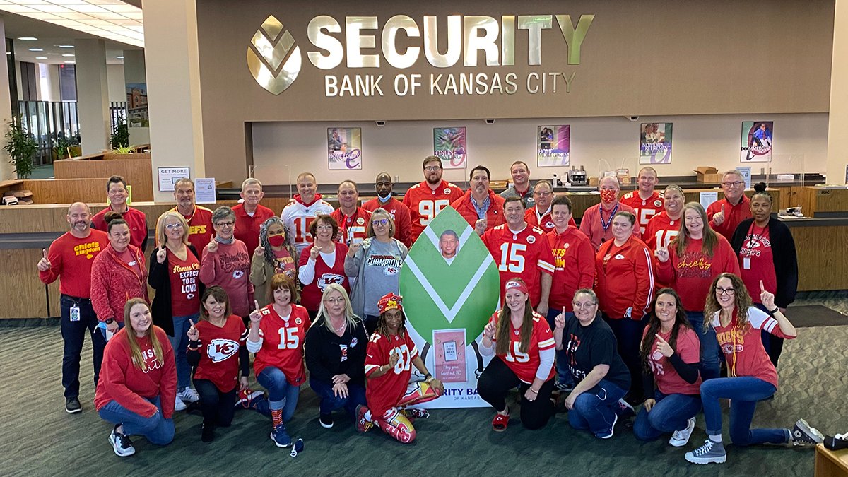 securitybankkc's tweet photo. Your hometown bank supporting your hometown team! So excited for Sunday’s game against Buffalo.🏈Let’s do this Kansas City!❤️💛#RedFriday #ChiefsKingdom #SBKCpeople #SecurityBankKC https://t.co/fk7XCm2NOd