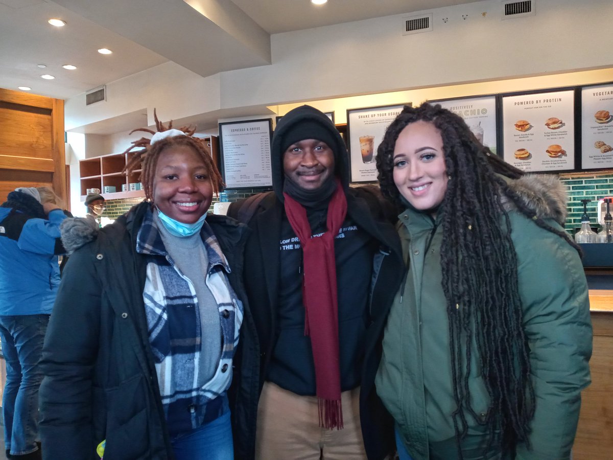 hola_chavito13's tweet photo. When you recognize people you follow on Twitter at Starbucks. #March_for_Life @_realJAG @rondeaulivia https://t.co/1DnmjJATtH