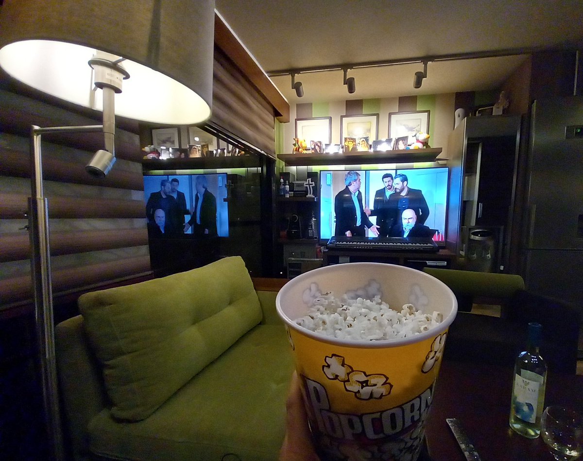 wissamelamirlb's tweet photo. 🟫🆘️Are you ready Guys,,,🤩⁉️
 I'm ready with the Popcorn,,,🍿😛  
I'm waiting for your comments✏📝
⭕👉1️⃣5️⃣ Minutes,,,💣💥☄🎶🎤
@CarlaHad @Fi_maleLBCI @LBCILebanon #fimale #wea https://t.co/HhHE853bHb