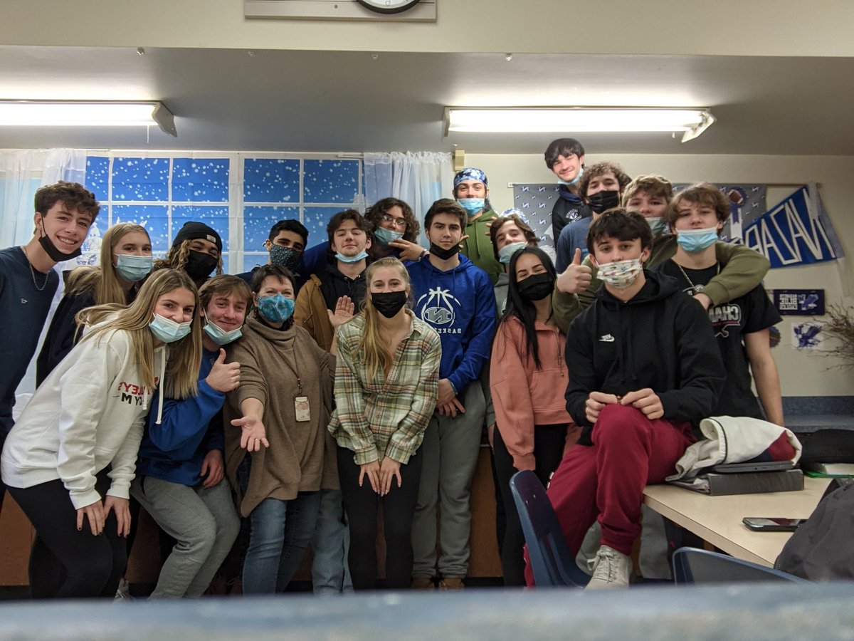 FCSnazteacher's tweet photo. Sports Nutrition Fall Semester! #crazyclassbutfun! https://t.co/Lb6az40twy
