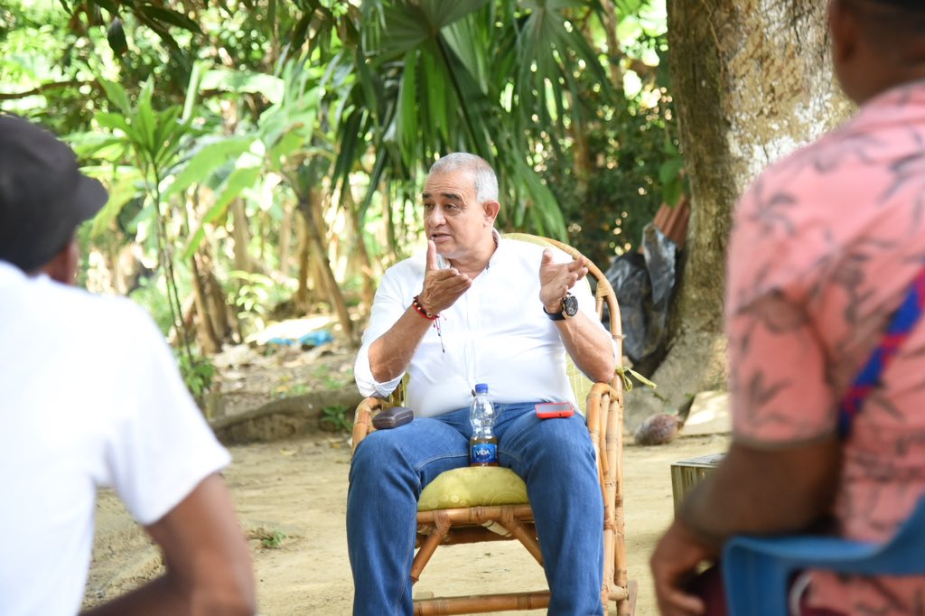 LOchoaTobon's tweet photo. #SanJuanDeUrabá | ¡Que bello es el Urabá! Seguimos caminando y recorriendo este encantador territorio; Desde el corregimiento de Uvero dialogamos con alguno líderes que nos motivan y nos inspiran a continuar construyendo sueños.

#YoVoto 
L105🚩 Cámara 
L5🚩 Senado https://t.co/97mkbaNRiQ