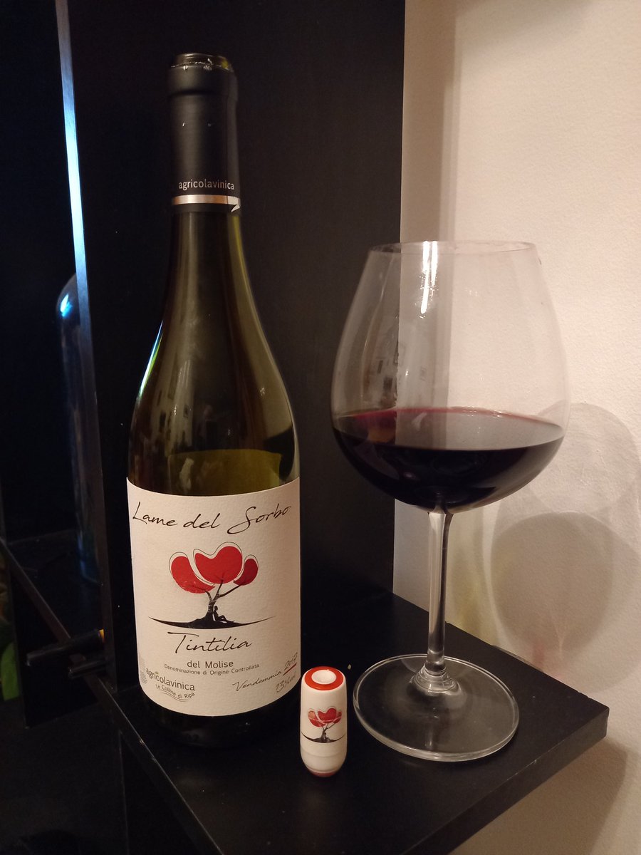 Very interesting #tryjanuary wine tonight. #Tintilia from Molise. And an unusual seal/non-cork too. A rarity. @scott_houchin @Vinofilosofia @timheath0423 @pietrosd @SeagreenWench @jimofayr @SuzyQlovesWine @campochiarenti @LindsayGabbard @frankstero @WineMan147 @CambWineBlogger