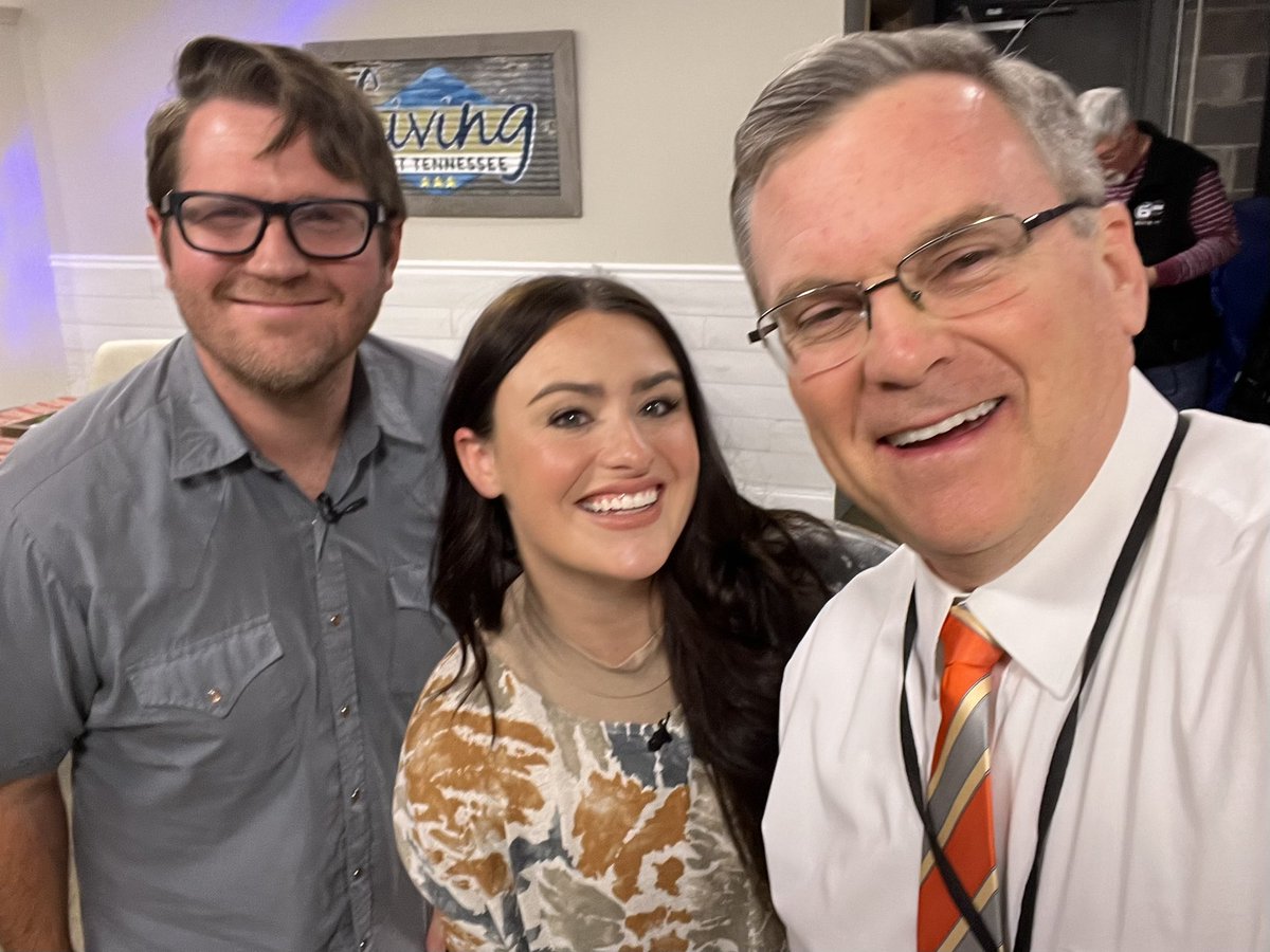 WATEBoWilliams's tweet photo. Look who’s in the house ! Catch the @theyoungfables on @livingetn today at 3pm! Then, check them out at @Dollywood Dreammore Resort &amp; Spa on Feb. 17-19th! #WATE https://t.co/HwNm8KNafw