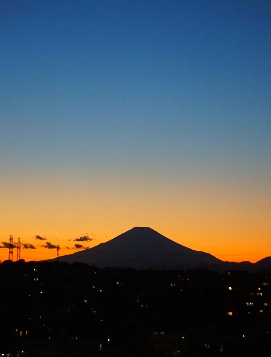 昨夕富士山で おはようございます 今朝も冷えてます お仕事の方々 防寒ﾊﾞｯﾁﾘで共に頑張りましょ ( ᐛ )👍️