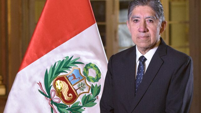 QHaRi's tweet image. Pero lo más preocupante es que Gallardo goza también de cercanía con Castillo quien, justamente, es quien tiene la última palabra sobre si apoyar a Guillén, a la DIVIAC y la lucha contra la corrupción, o ceder ante Gallardo y los oscuros intereses que este representa.