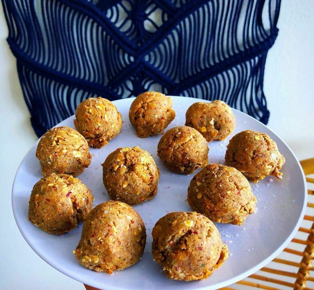 ElliesBest's tweet photo. Pulp Bites 💛 
By @swtpotayto 

Have you ever made Bites out of left over Nutmilk Pulp!? 

Comment below ⬇️ 
Share with us your fave recipes! 

Ingredients ✨
• Mashed banana
• Left over pulp from the pumpkin seed milk
• Cinnamon
• Sea salt to tas… https://t.co/ETuTXmzgzV https://t.co/TJE5mV48kF