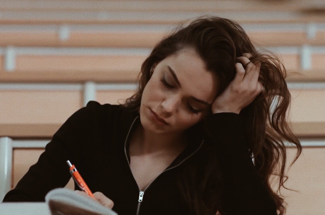 masallambasi's tweet photo. gündeme her girişimizde bir kere gülümsediniz mi kimseye belli etmeden çaresizler miydi diye düşünürsünüz o yolun yolcuları mıydılar bize hayal kurmayı öğrettiniz ya siz bir dizi izleyenlerine daha ne kadar yakından dokunabilir ki 

SonYaz EkranlaraDönsün https://t.co/JB48efUY3c