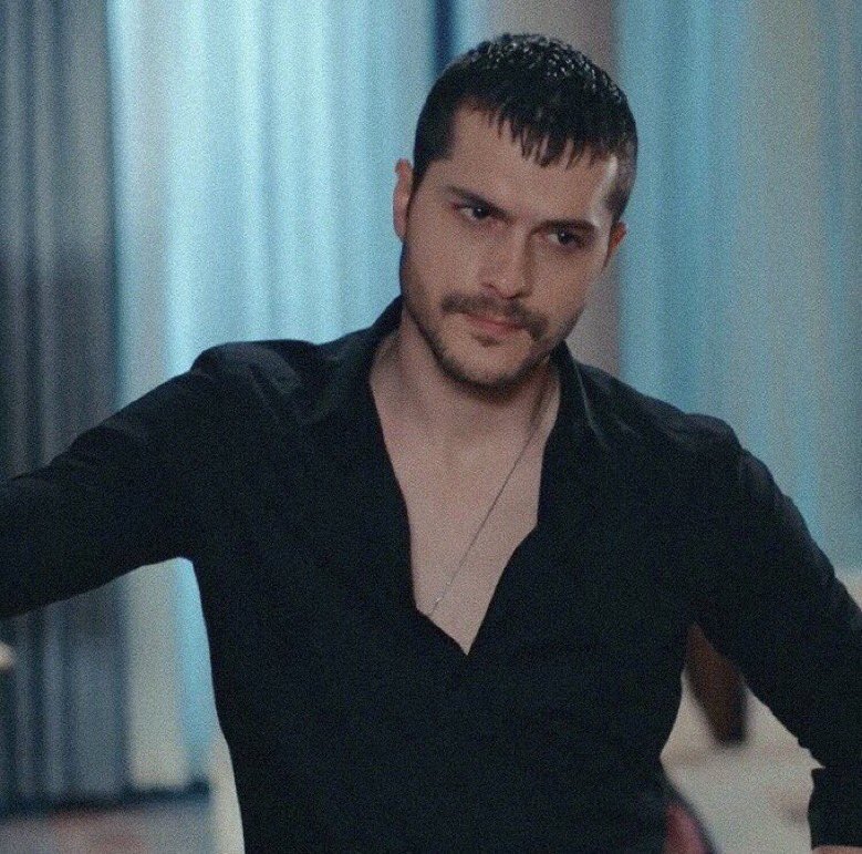 masallambasi's tweet photo. gündeme her girişimizde bir kere gülümsediniz mi kimseye belli etmeden çaresizler miydi diye düşünürsünüz o yolun yolcuları mıydılar bize hayal kurmayı öğrettiniz ya siz bir dizi izleyenlerine daha ne kadar yakından dokunabilir ki 

SonYaz EkranlaraDönsün https://t.co/JB48efUY3c