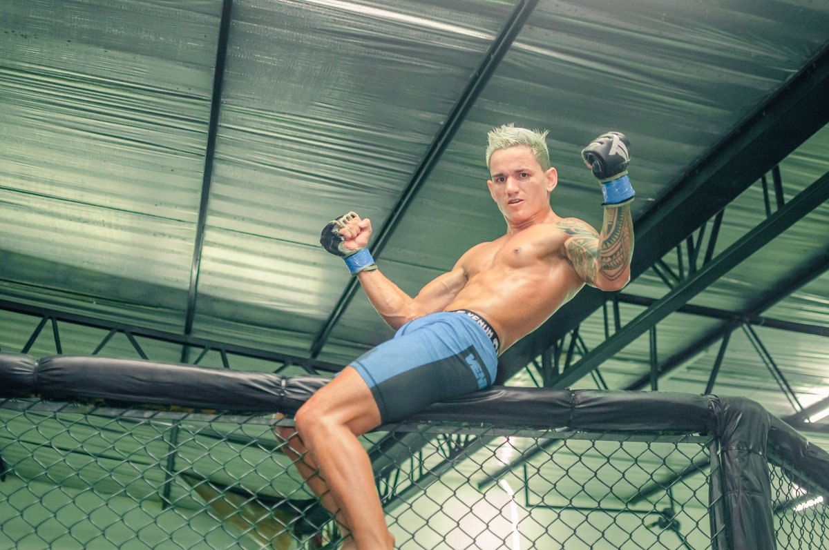 jftrunks's tweet photo. Pequeno no tamanho, GIGANTE na determinação!!!

#PracimaTrunks #mma #GoTrunks https://t.co/ERlFAufZiH