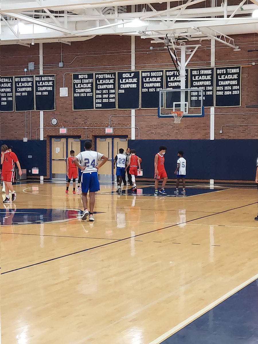 Lincoln MS vs Washington MS Boys Basketball underway here at Platt 🏀