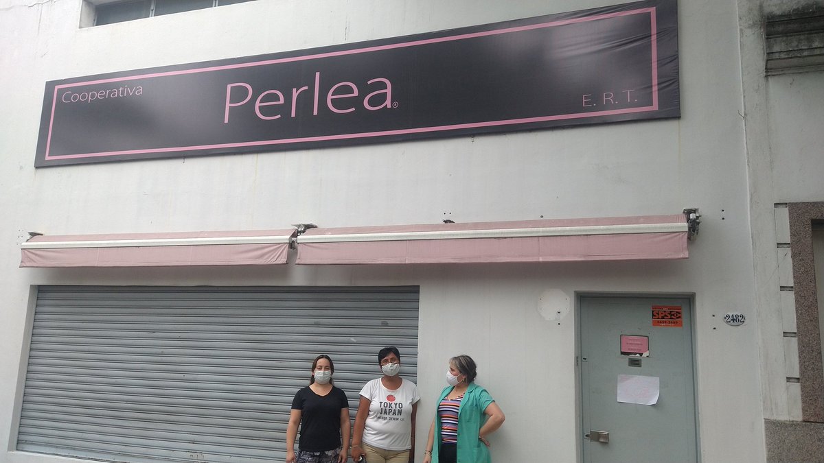 AlanLongy's tweet photo. Una textil recuperada está en jaque por los cortes de Edesur. 

Hace 20 días que la cooperativa Perlea está paralizada por los bajones de tensión e interrupciones del suministro. Ya se quemaron 2 máquinas de coser y una prensa. 
Las 53 empleadas quieren trabajar pero no las dejan https://t.co/zVX8phuz5f