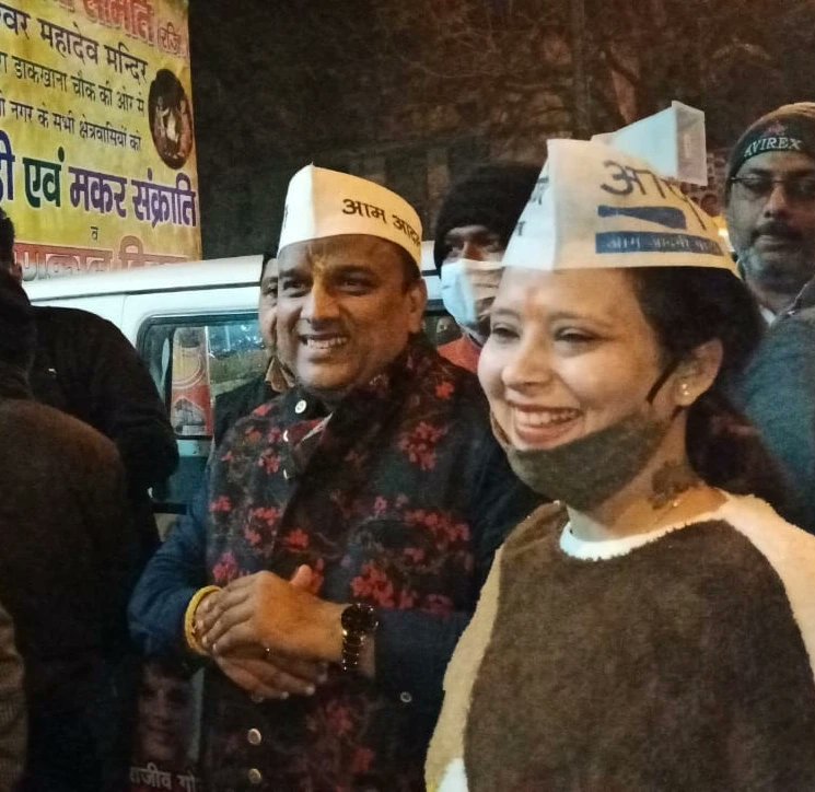 GunjanGoel16's tweet photo. कोरोना काल की तीसरी लहर मे टीम राजीव,गुजंन गोयल की एक और कोशिश, आज शाम 19 जनवरी 2022 से वार्ड 99 करमपुरा के लिए,समाज के लिए सेवा भावना रखते हुए निशुल्क एंबुलेंस सेवा.शुरु कर रहे है... .काम किया है और आगे भी लगातार कोशिश है...
#GunjanRajivGoel #teamrajivgoel #AamAadmiParty https://t.co/JvUUanO14K