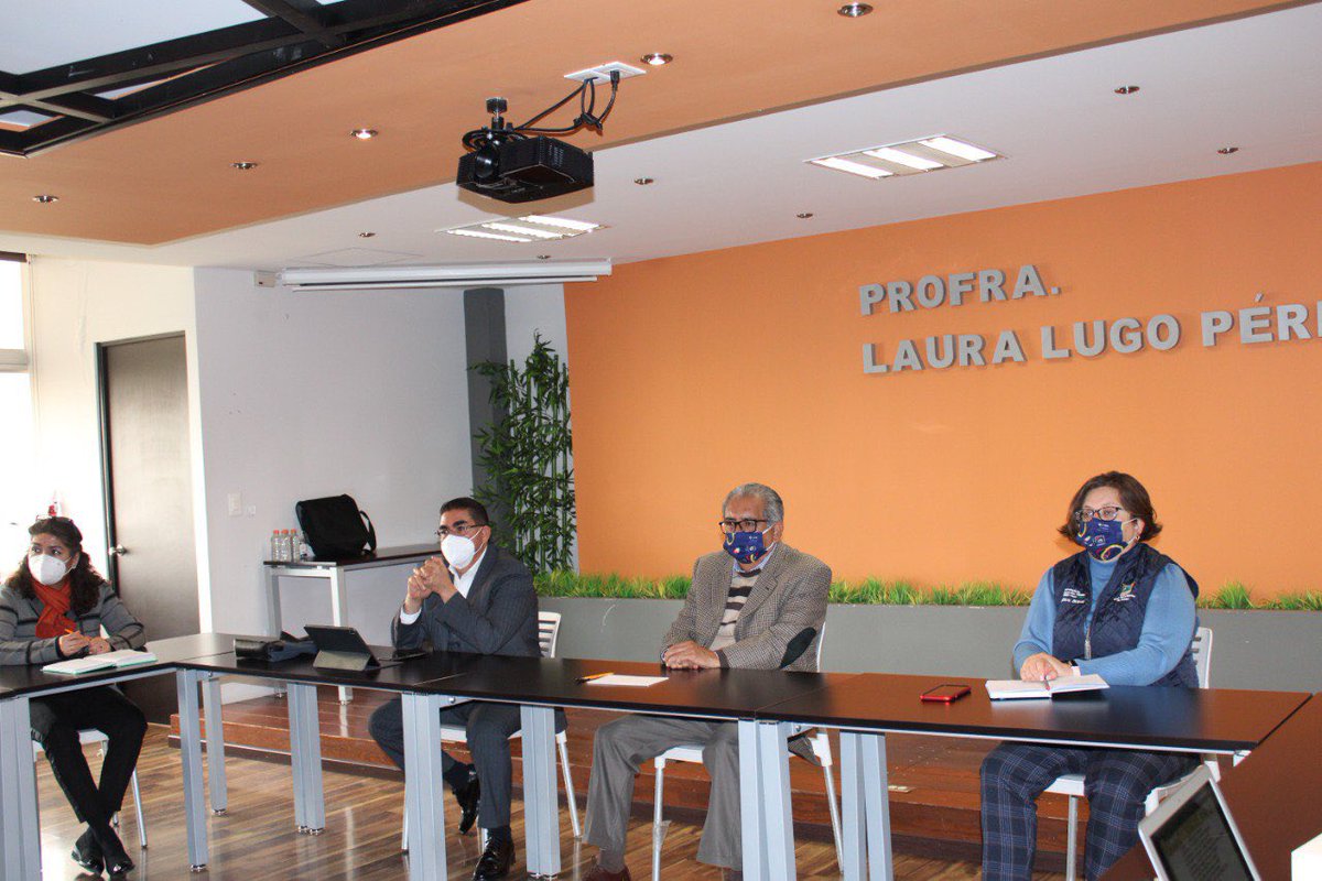 SEPHidalgo's tweet photo. El secretario @atilanorp encabezó reunión de coordinación para atender disposiciones normativas en la operación de los programas sociales encaminados al sector educativo. Estuvieron presentes @AngelicaBravoC y @Juan_Ramro, así como personal de los diferentes niveles educativos. https://t.co/GsdZ0SBhpI