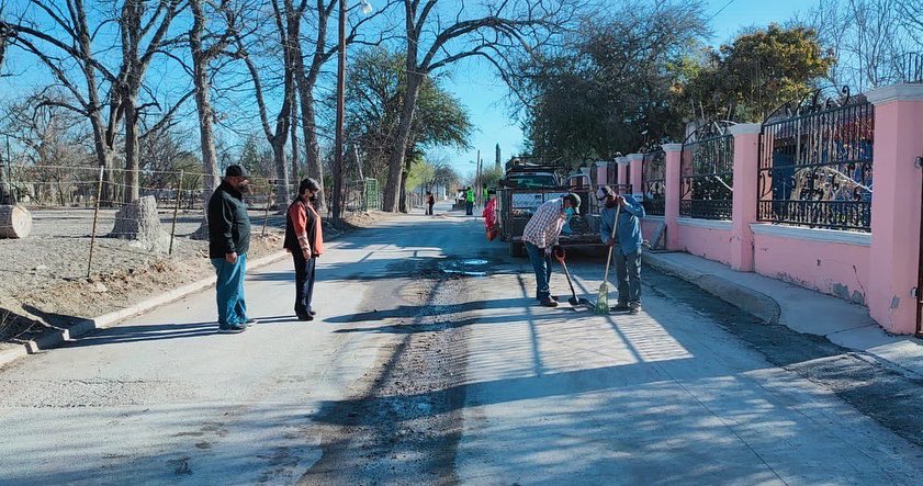 LauritaGalindo7's tweet photo. #ObrasDeCalidad. La Alcaldesa Laura Ma. Galindo Dovalina asistió a supervisar obras que se están trabajando en nuestro municipio y que son llevadas a cabo gracias al compromiso y gran apoyo del Gobernador del Estado. 

Se realizaron recorridos en diferentes sectores. https://t.co/oo17bFmzbU