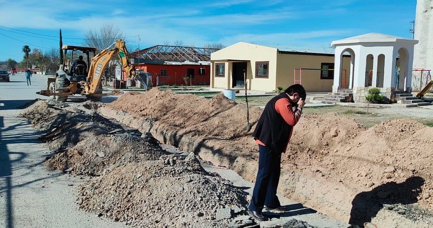 LauritaGalindo7's tweet photo. #ObrasDeCalidad. La Alcaldesa Laura Ma. Galindo Dovalina asistió a supervisar obras que se están trabajando en nuestro municipio y que son llevadas a cabo gracias al compromiso y gran apoyo del Gobernador del Estado. 

Se realizaron recorridos en diferentes sectores. https://t.co/oo17bFmzbU