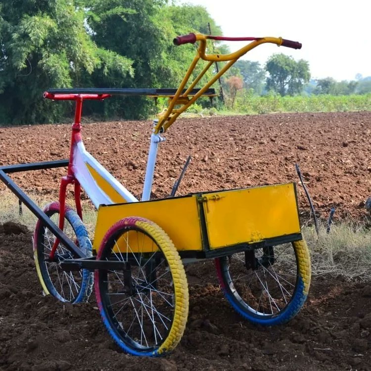 MalegaonEdu's tweet photo. Malegaon village Devarpada Kamlesh Nanasaheb Ghumare's passion to make lives easy for Indian farmers is surely commendable. We congratulate him on sealing a deal with Shark Peyush Bansal. Congratulations KGAgrotech
#mh41 #jugadukamlesh #SharkTankIndia https://t.co/4fufGMw9L1