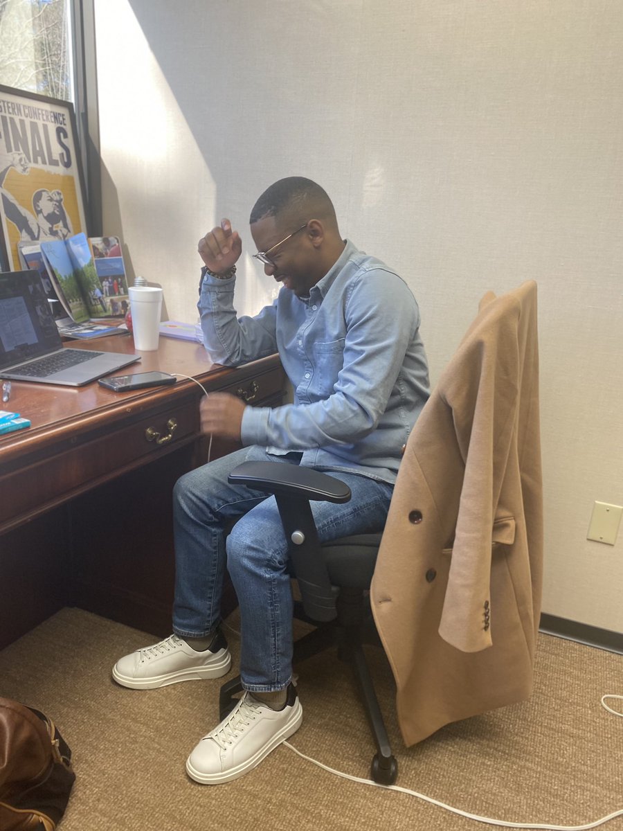 You see the difference? 🙄

Nevertheless, thank God for my interns. Seriously, thank God! <a href="/Jalen__w/">Jalen Washington</a> <a href="/juliancross901/">Julian Cross</a>