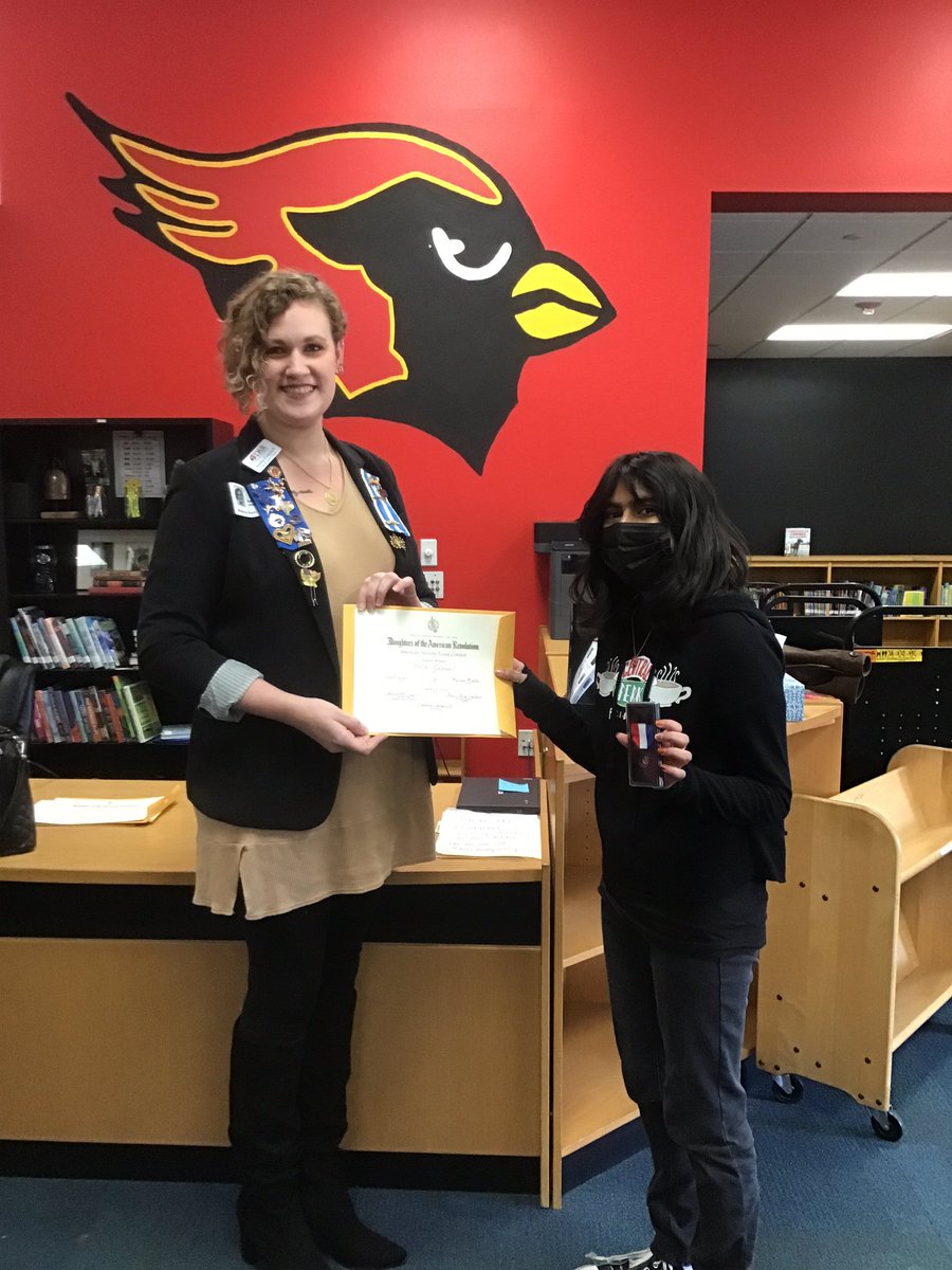 mmscardslibrary's tweet photo. Representatives from the Daughters of the American Revolution John Greer Chapter came to MMS to give awards to all student participants. Sixth Grader, Bella Samual, was announced as this year’s winner!  #MMSInpires @MMSCardinals @melissaisd https://t.co/6m01k1Pug6
