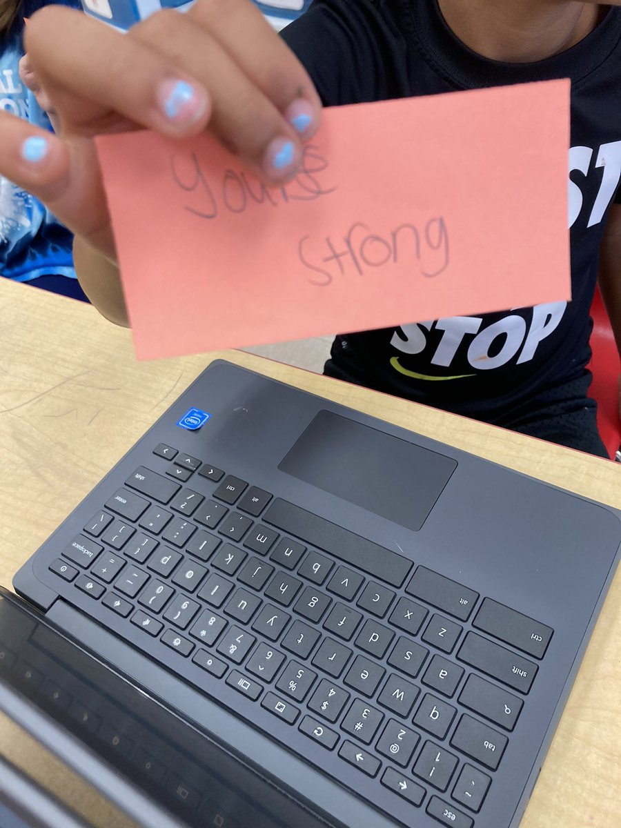 MrBeattyMPE's tweet photo. 4th grade surprised my students with kind notes for #nationalcomplementday. They were so excited!
@pbcsd @MarshPointeEl @MPEPrincipal https://t.co/K8F3tVK9GO