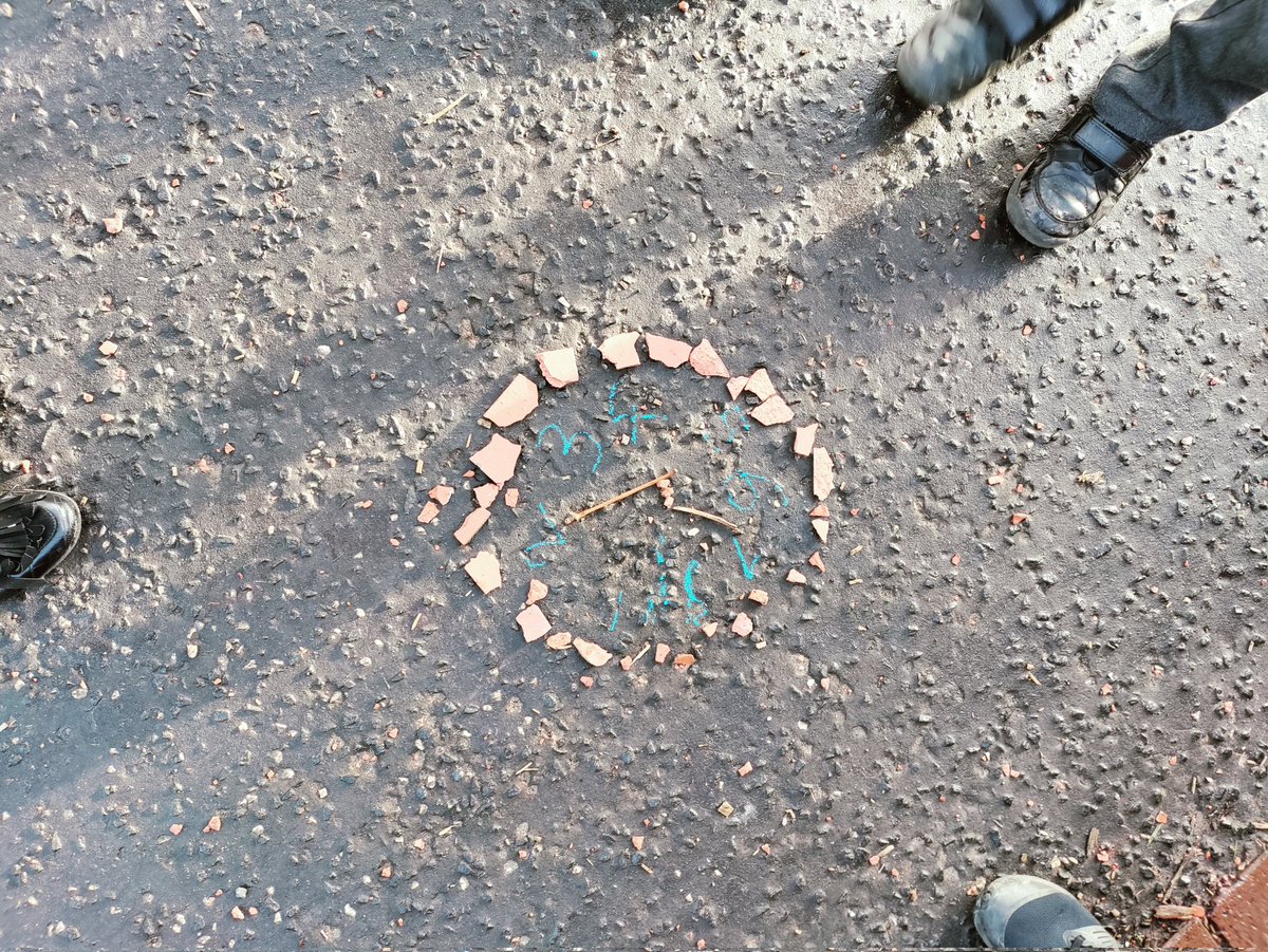 OLM_Primary's tweet image. Primary 3a used natural materials to create their own clocks during today&apos;s outdoor learning! #numeracyacrosslearning #outdoorlearning #numeracy