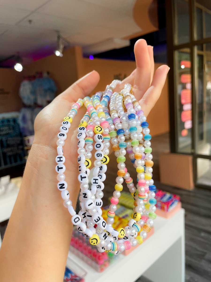 Did you know that there’s a DIY friendship bracelet/necklace/phone charm making station on-site at HideSeek? 🤩 What are you waiting for! You and your bestie deserve it 💘