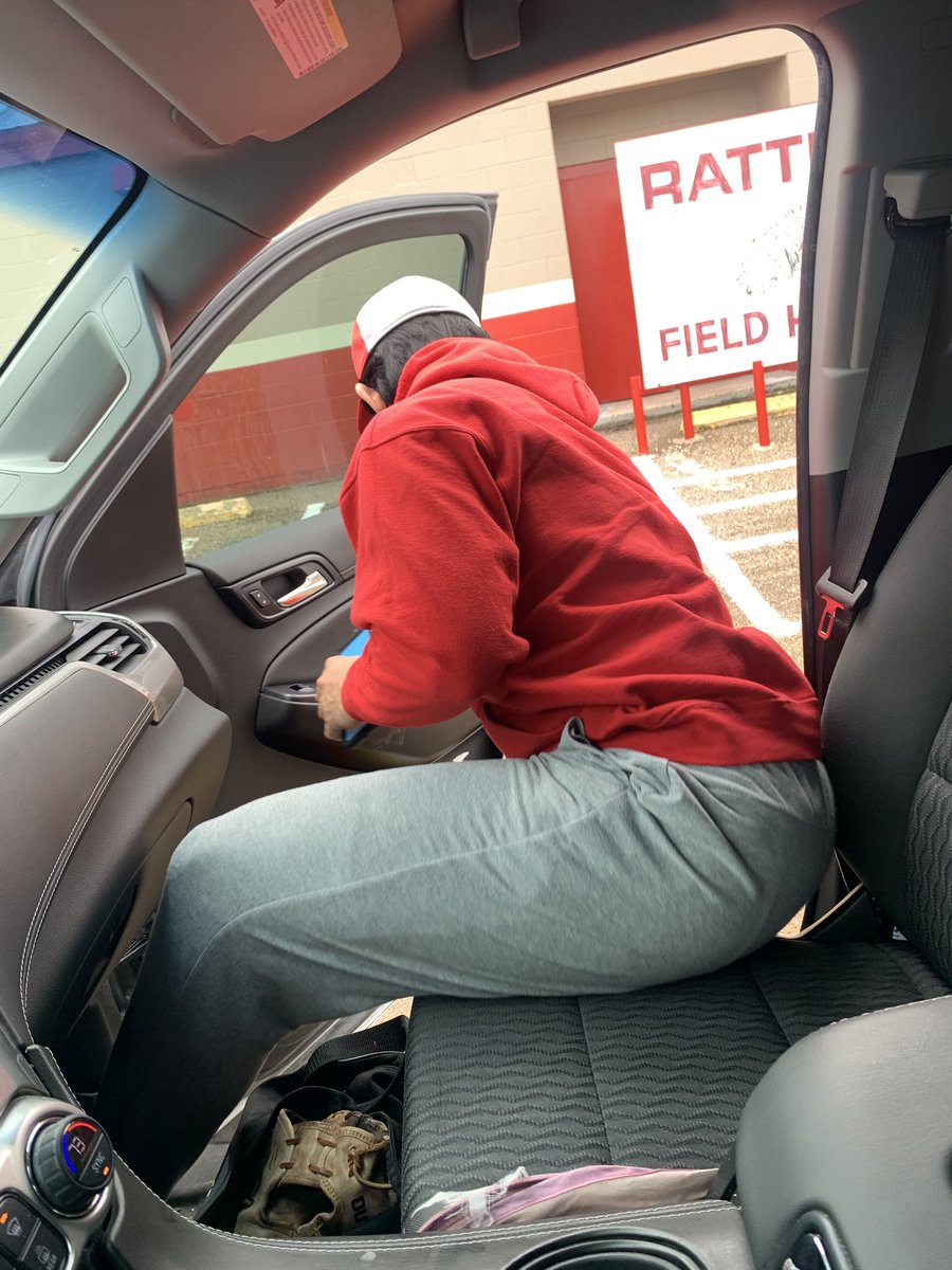 melznga's tweet photo. Senior year baby! This is the last time I’ll drop him off for the first day of baseball. Give it all you’ve got bud! Best of luck to you and your baseball brothers!! Let’s go BIG RES! #imnotcrying #wheredidthetimego #classof2022 #baseballbusiness https://t.co/urkemUOceJ
