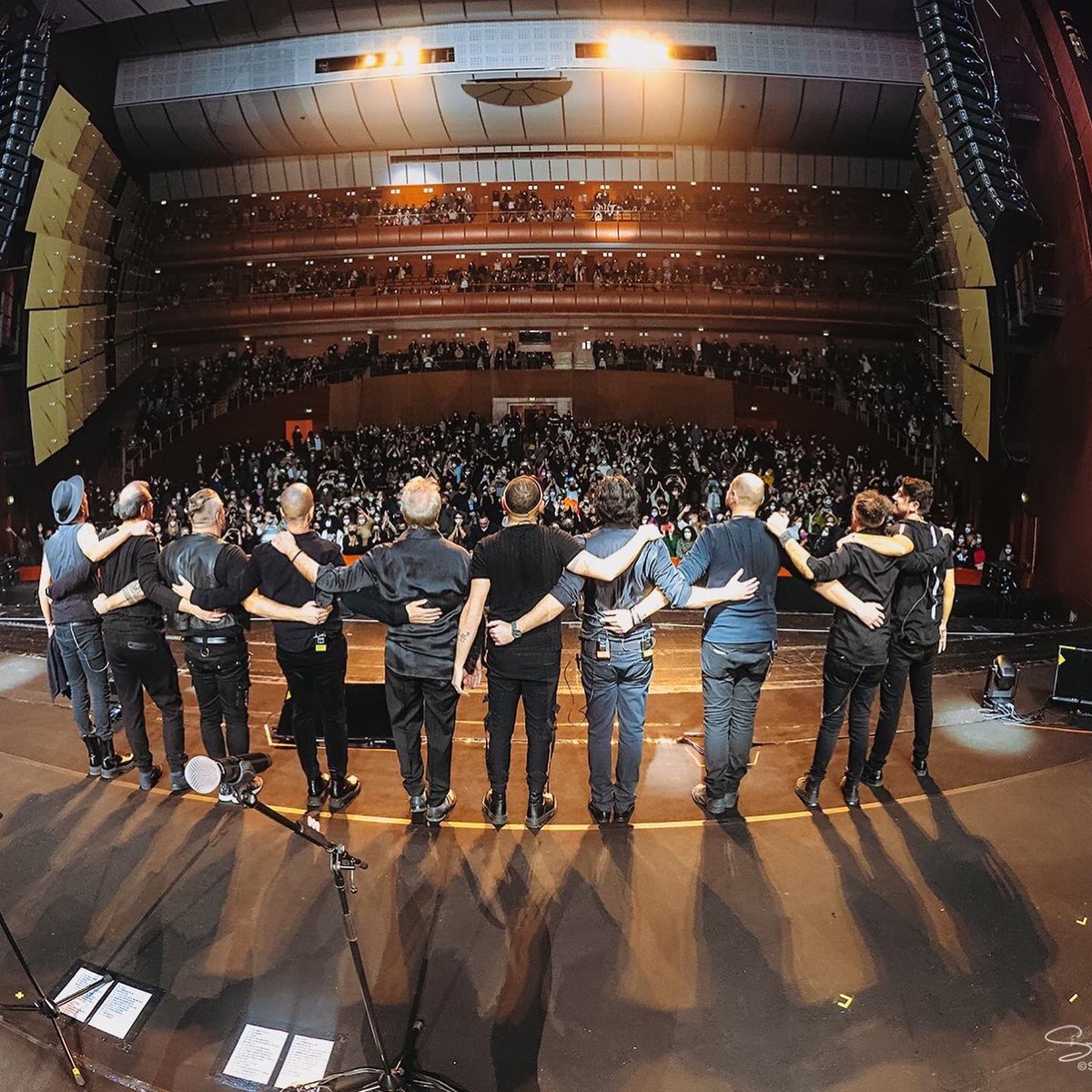 cafieromusic's tweet photo. Brothers in Milan. 🎶💣🎶
Next:
🔥🎸🔥
7/2 - Teatro Creberg – BG 
10/2 - Pala Invent – JESOLO – VE 
13/2 - Teatro Colosseo – TO 
14/2 - Teatro Colosseo-TO
18/2 - Teatro Verdi – MONTECATINI - PT 
19/2 –Teatro Carisport – CESENA
24/2 - teatro Verdi-FI 
25/2 -Palais-Saint Vincent https://t.co/GzCiSNU5uG