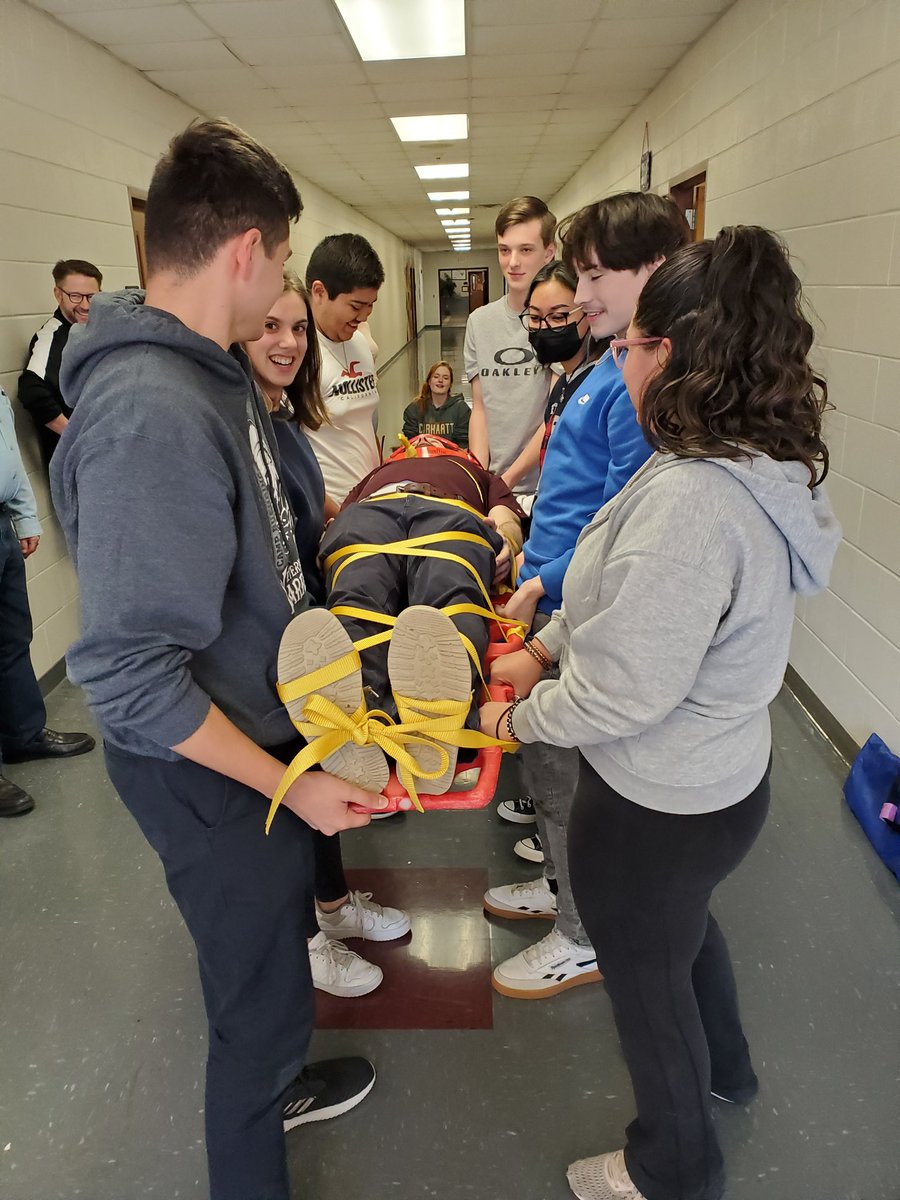 MrsDoughty_MHS's tweet photo. Our APs are ALL IN! @MagnoliaHighTX 
#EMTskills https://t.co/Fy1ye1z1Zi