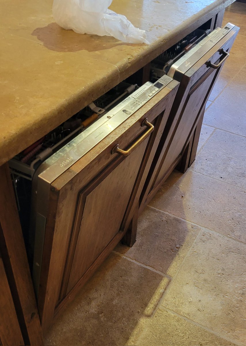 saure25's tweet photo. @bertkreischer  The world needs more #originalideas.  #twodishwashers https://t.co/goxkYR1nVw