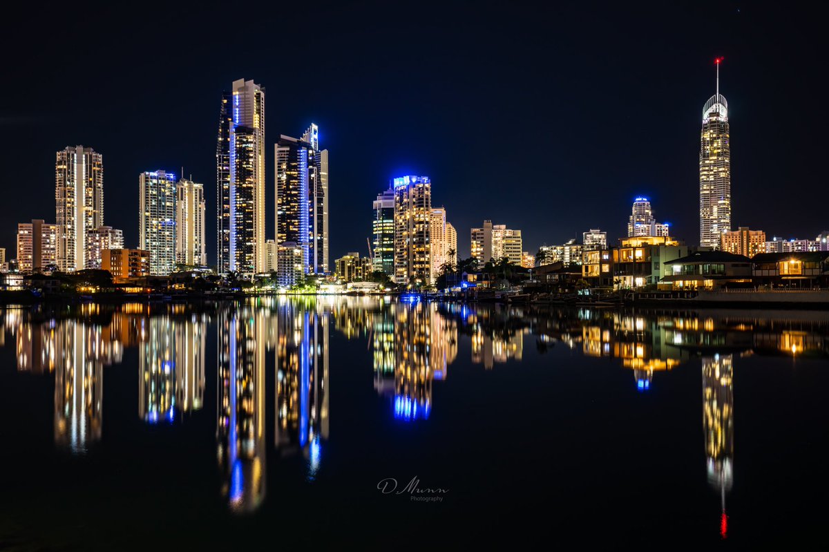 dmunnz1's tweet photo. Surfers Paradise, Queensland, Australia doing some reflecting!
#goldcoast #mygc #reflections #cityscape #SonyAlpha #sonya7iii @myGoldCoast @Sony https://t.co/UopDdpSdY5