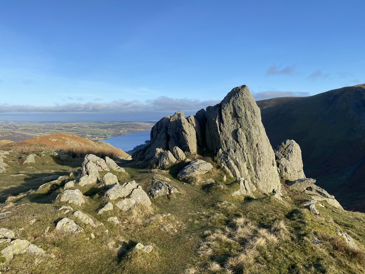 wander_into's tweet photo. A gorgeous day hiking near Ullswater - I love being out on the fells! Ticked off 5 Wainwrights: Steel Knotts, Wether Hill, Loadpot Hill, Arthur’s Pike and Bonscale Pike - 14km in total #Lakedistrict #Wainwrights https://t.co/3eEibXlSWq
