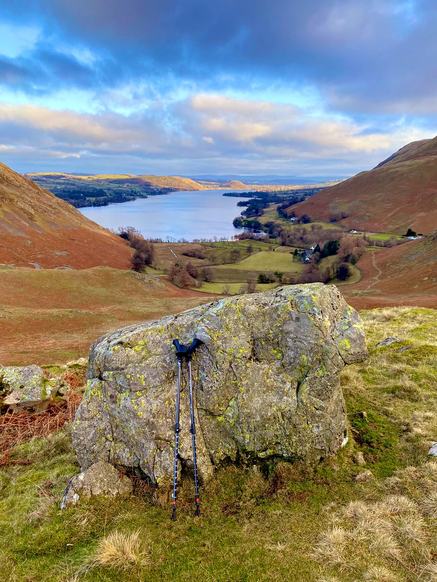 wander_into's tweet photo. A gorgeous day hiking near Ullswater - I love being out on the fells! Ticked off 5 Wainwrights: Steel Knotts, Wether Hill, Loadpot Hill, Arthur’s Pike and Bonscale Pike - 14km in total #Lakedistrict #Wainwrights https://t.co/3eEibXlSWq