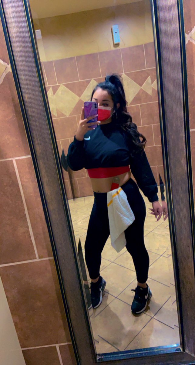 OhthatsNoemi's tweet photo. Come see me at bar 7 for happy hour ✨ https://t.co/L2PMbACahr