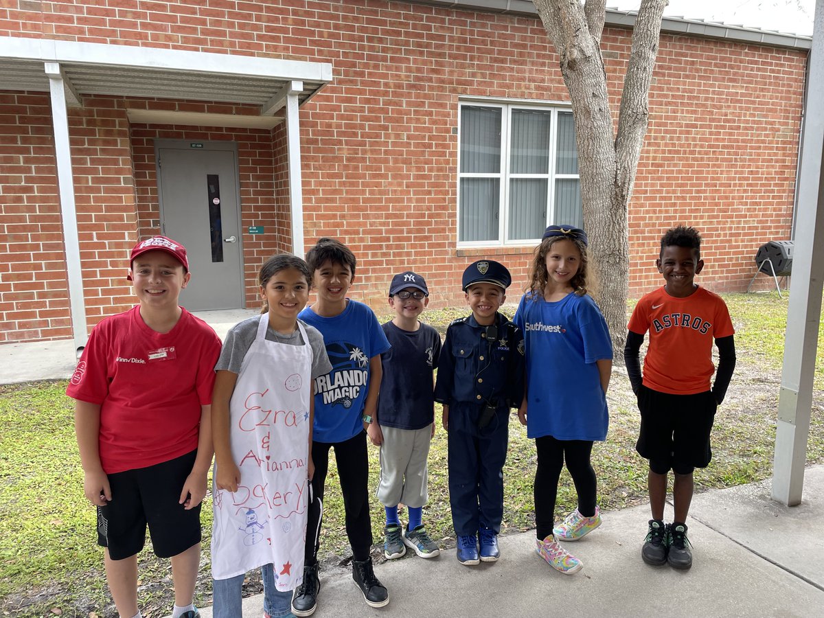 CarillonElem's tweet photo. Our future looks bright 🤩 #futureoccupationday #carillonstrong #carilloncomets https://t.co/KgeFOVatxZ