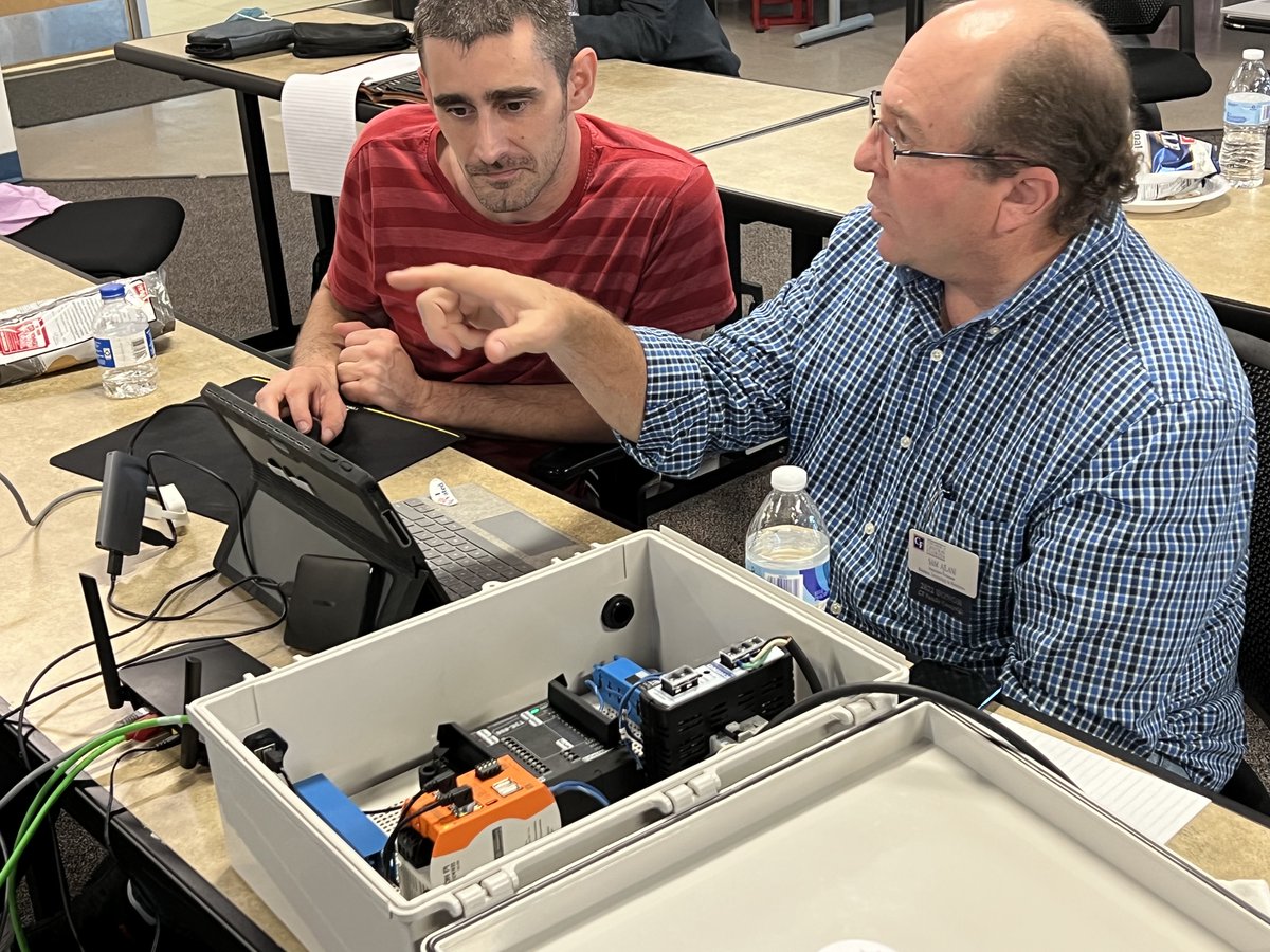 AMI conducts a LIMS Edge Appliance workshop at Hillsborough Community College, sponsored by FloridaMakes &amp; Flate. The low-cost LIMS Edge Appliance is used in mfg to capture digital information to improve production efficiency and manage workforce, &amp; is ideal for academic use.