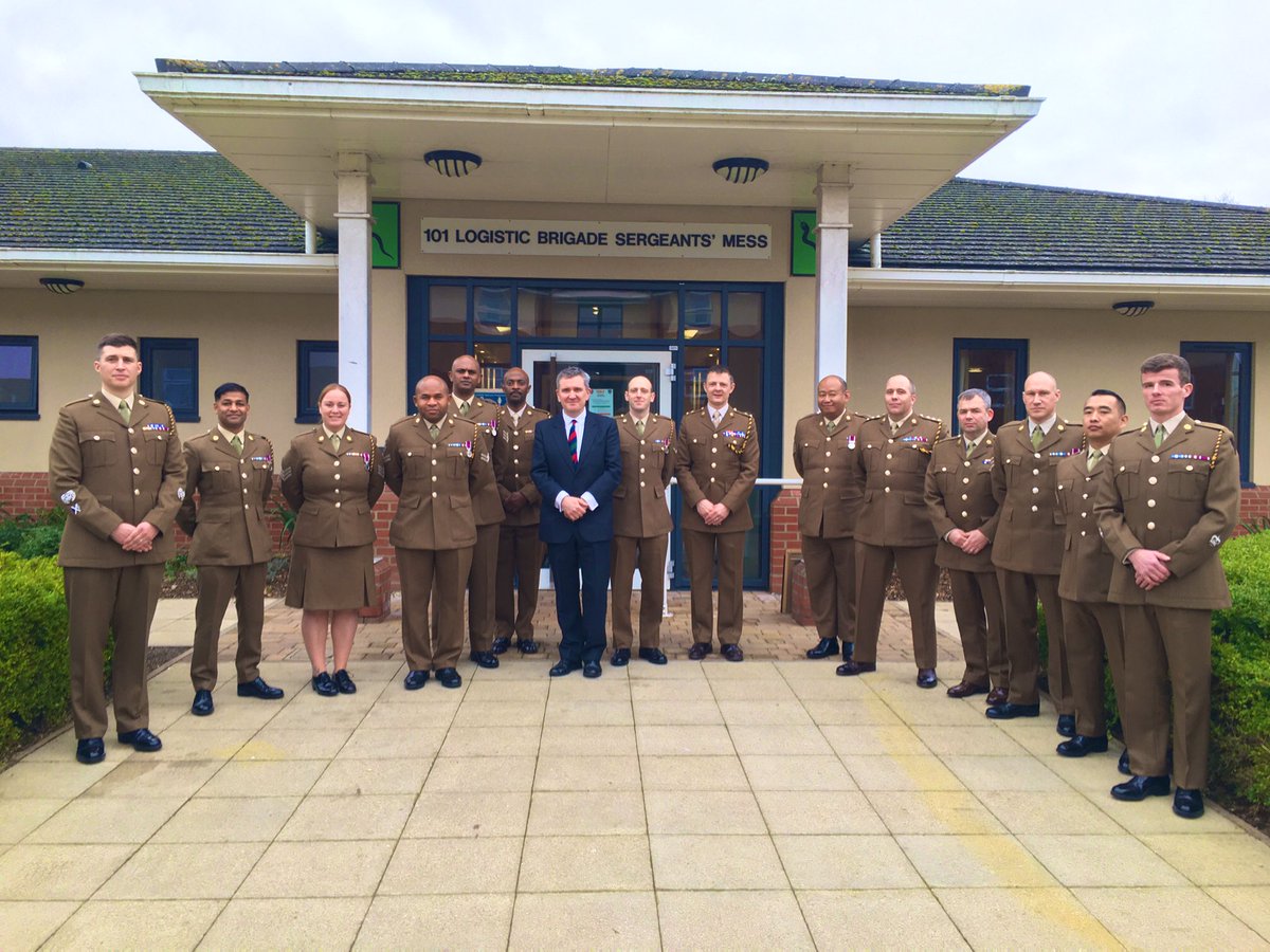 27RegimentRLC's tweet photo. Today General Sir James Everard KCB, CBE kindly presented 10 x Long Service &amp; Good Conduct medals, 2 x WO warrants, 1 x Director LWC commendation and 1 x Queen’s Commendation for Bravery award to some amazing soldiers and officers 👏 @3rdUKDivision @101_Log_Bde @Soldierscharity https://t.co/CuY9l7mFe2