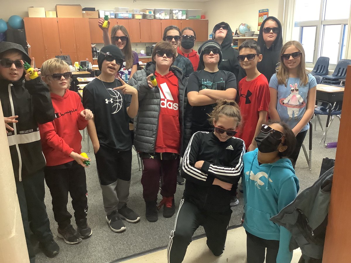 AberdeenSimmons's tweet photo. Fifth graders wearing the cool gear they got from Junior Achievement! #Simmonssoars #thankyoumyplace https://t.co/y9MxnPP1kW