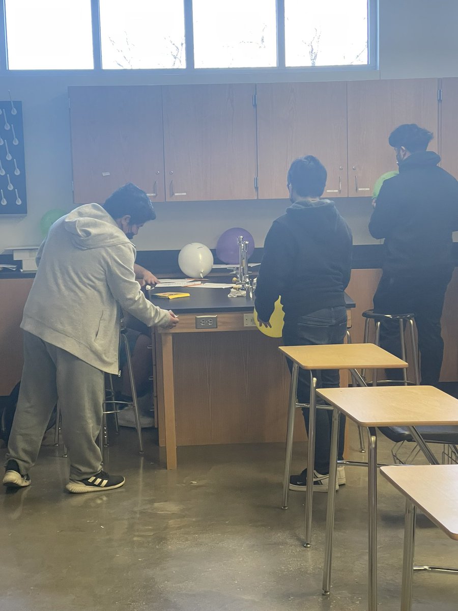 karonda_davis's tweet photo. Me and Mrs. Coffey (math coaches) are learning a lot from the juniors and seniors at @MacArthurCards! Exploring the affects of charges with balloons 🎈 #guesteducators #physics https://t.co/IpktjEMgjm