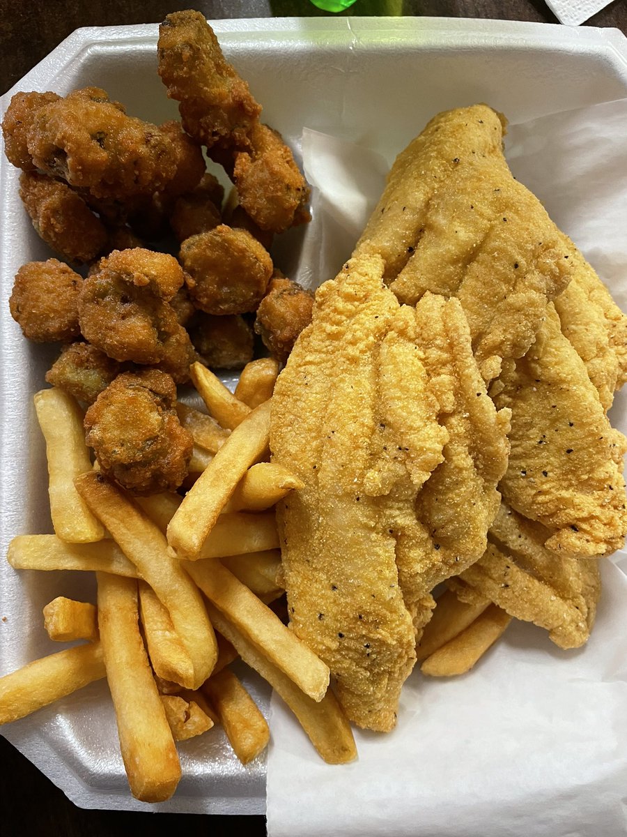 DavidSauls's tweet photo. On the road helping clients #Geotechnical Best #catfish lunch at Harvey’s Fish Hut. @johntedge you need to get @SECNetwork @Bluefoot_tv #TrueSouth here ASAP.
#GeoLife #GeoEats #Pearl https://t.co/uBVQ7vBV7k