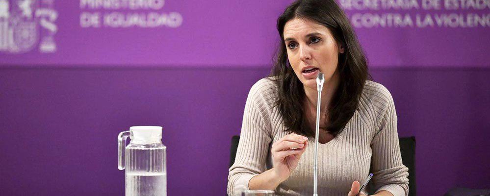 Paco_Glez_'s tweet image. Irene Montero: “La sociedad vasca, española, catalana, somos gentes de paz”.

¿Y la asturiana, y la murciana, y la sociedad de Talavera de la Reina, y la de Castro Urdiales y la de Estepa?

Que eras lerda lo sabía tu familia, ahora que eres ministra se ha enterado toda España.