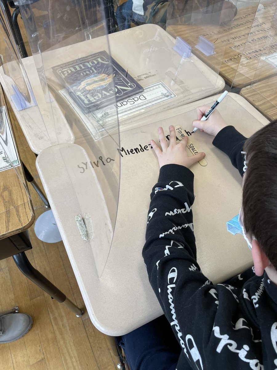 brijoy18's tweet image. Who would say no to practicing writing when we get to write on our desks😍📝#ClaimEvidenceReasoning #funinlearning @SyracuseSchools @VanDuynChamps