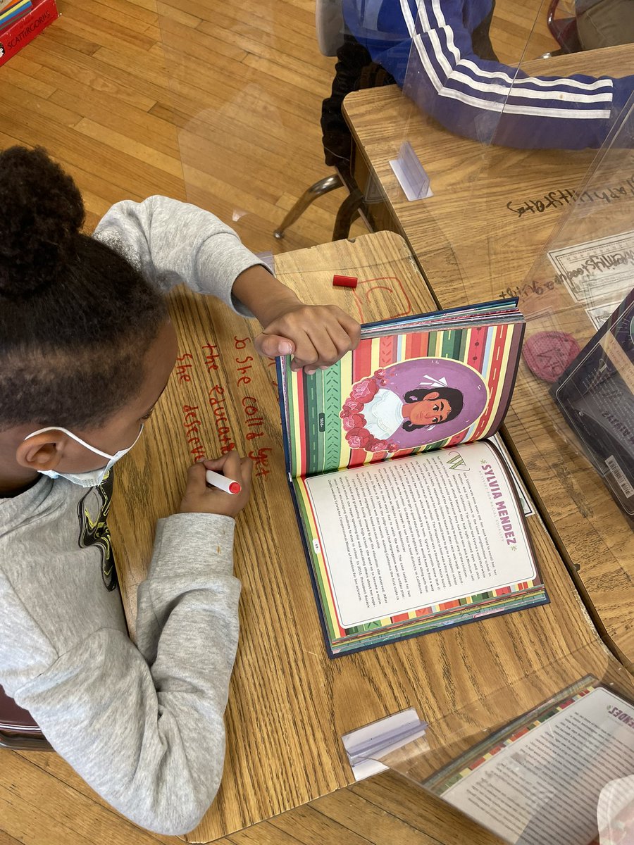 brijoy18's tweet image. Who would say no to practicing writing when we get to write on our desks😍📝#ClaimEvidenceReasoning #funinlearning @SyracuseSchools @VanDuynChamps