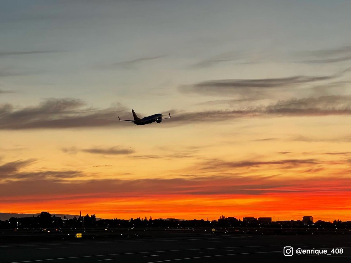 FlySJC's tweet image. BRB, just casually jetting off into the most picturesque San José sunset for a weekend of unforgettable memories and adventure ✨🛫🥰

(Scratch that, it's not casual, WE CANNOT CONTAIN OUR EXCITEMENT!)

What's your favorite destination for weekend getaways? #FlySanJose