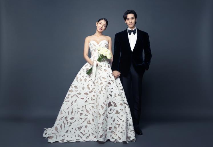 adyppp's tweet photo. Selamat pengantin baru park shin hye &amp;  choi tae joon... https://t.co/mjvWo5djOw