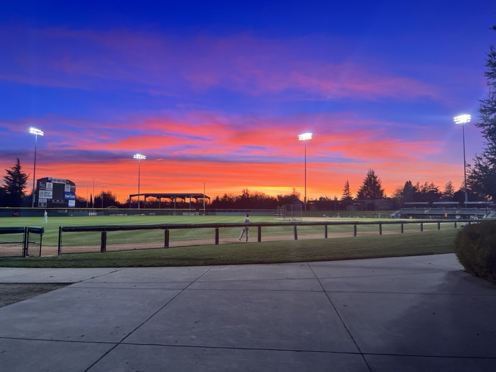 Baseball and sunsets just seem to go together perfectly. 

#NCAABaseball x 📸 <a href="/PacificBaseball/">Pacific Baseball</a>